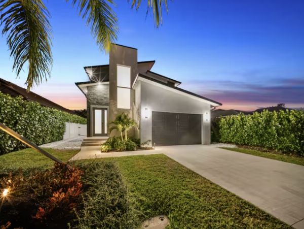 Luxury retreat in Naples - 4-Bedroom Home with Private Pool